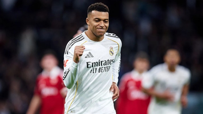 ค่ำคืนแห่งการคารวะ! เอ็มบัปเป้ ทำสถิติทาบโรนัลโด้ เกมที่สะท้อนแรงบันดาลใจของซูเปอร์สตาร์ยุคใหม่