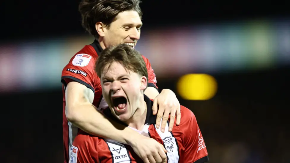 ลินคอล์น ซิตี้ ฟอร์มโหด เปิดบ้านอัดแบรดฟอร์ด 3-0 รักษาสถิติไร้พ่าย 11 นัดติด