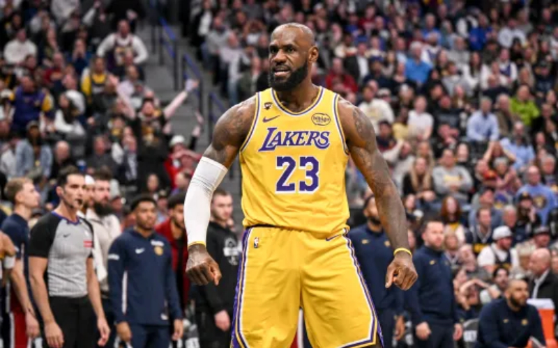 เลอบรอน เจมส์ ยอดฟอร์เวิร์ดจากทีม ลอสแอนเจลิส เลเกอร์ส