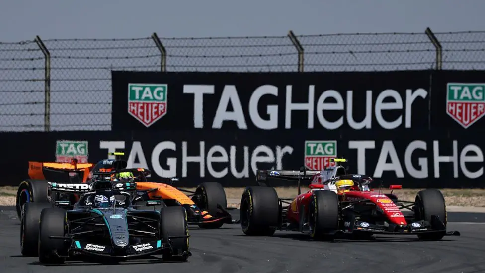 การต่อสู้ระหว่าง Russell และ Hamilton จุดเดือดของ Sprint Race