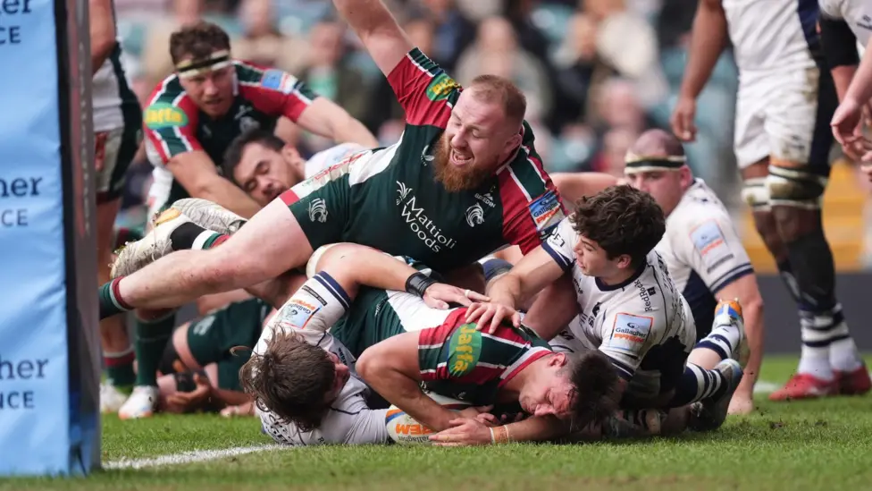 เลสเตอร์โชว์พลังทีมลุ้นแชมป์ เกมที่ยกระดับสู่ท็อป 3